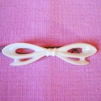 白いりぼんのバレッタ