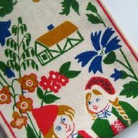 リネンのタペストリー（FOLK COSTUME & FLOWER）