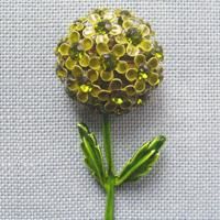 ラインストーンの小花ブローチ