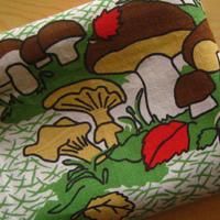 スウェーデン*きのこのテーブルランナー